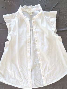H&M White Ruffle Cap-Sleeve Button Front Top